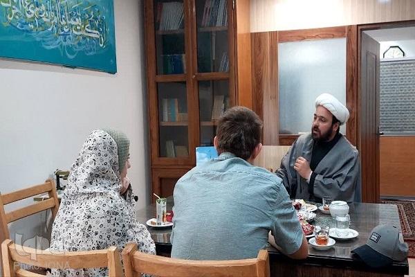 جوان روسی در حرم مطهر رضوی اسلام آورد