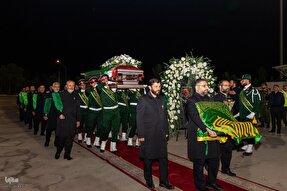 فیلم | استقبال خادمان حرم رضوی از پیکر استاد فرشچیان