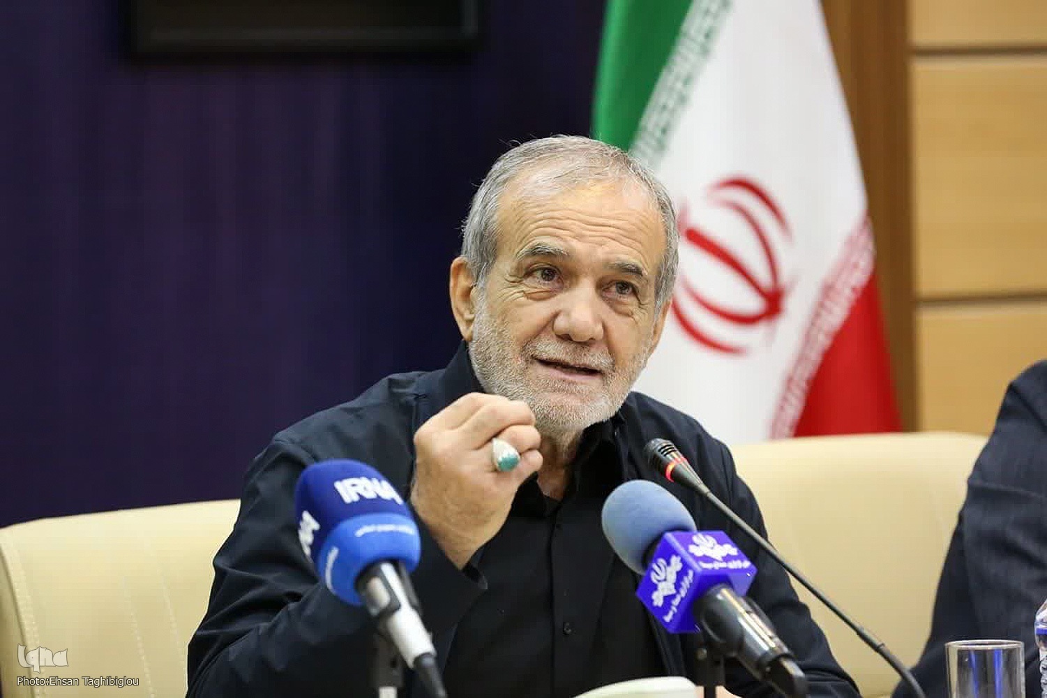 هیچ‌کس جز خدا را نباید تکیه‌گاه بگیریم