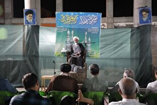 حضرت محمد (ص) حلقه وصل عرش خدا به تمام خلایق است