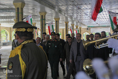 ادای احترام وزیر دفاع به شهدای گلگون کفن ـ زنجان