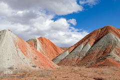 کوه‌های رنگی ماهنشان