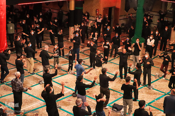 عزاداری شب هشتم محرم در حسینیه اعظم زنجان‎‎