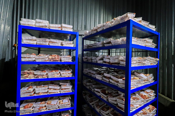 آغاز بسته بندی گوشت نذری حسینیه اعظم زنجان