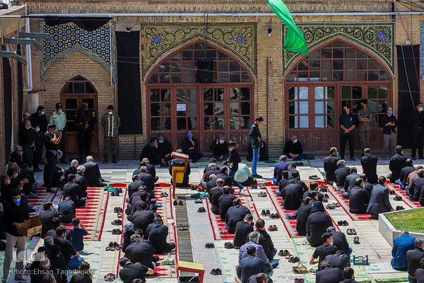 اقامه نماز ظهر عاشورا در زنجان