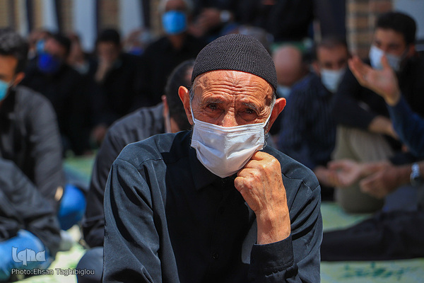 اقامه نماز ظهر عاشورا در زنجان