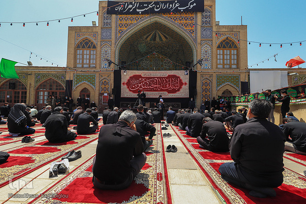 اقامه نماز ظهر عاشورا در زنجان