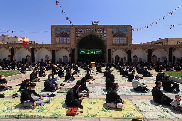 اقامه نماز ظهر عاشورا در زنجان