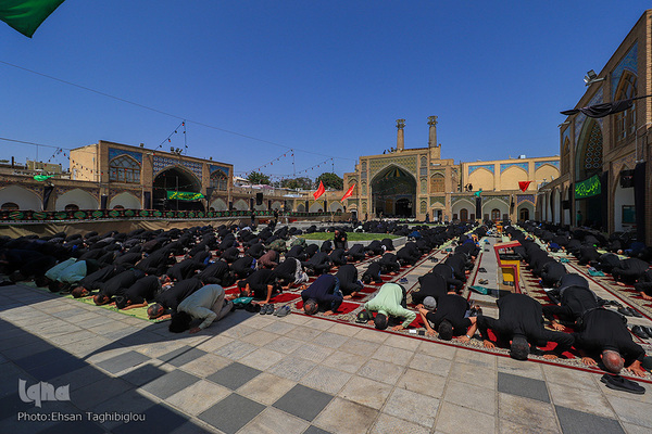 اقامه نماز ظهر عاشورا در زنجان