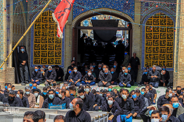 اقامه نماز ظهر عاشورا در زنجان