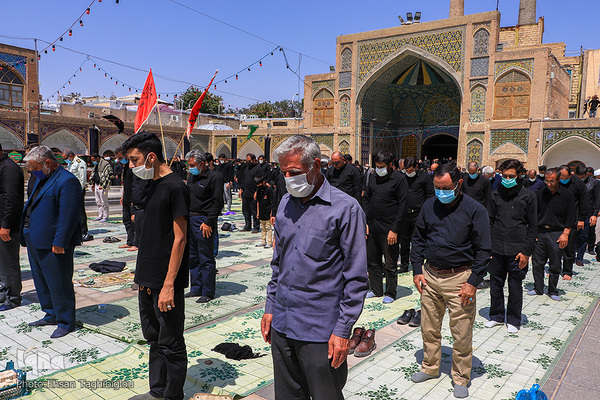 اقامه نماز ظهر عاشورا در زنجان