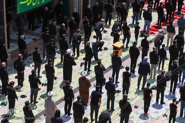 اقامه نماز ظهر عاشورا در زنجان