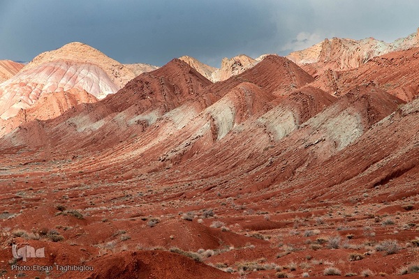 آلا داغلار، رنگین کمانی روی زمین‎‎