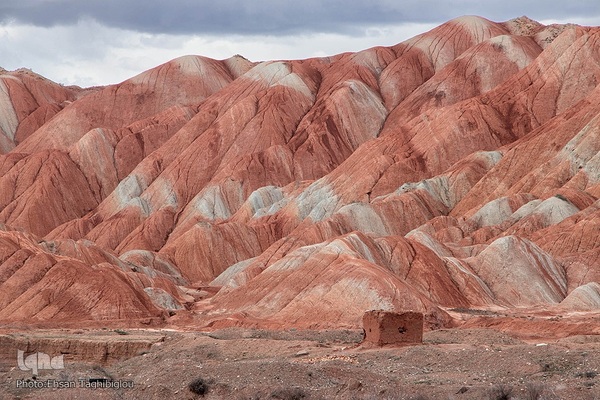 آلا داغلار، رنگین کمانی روی زمین‎‎
