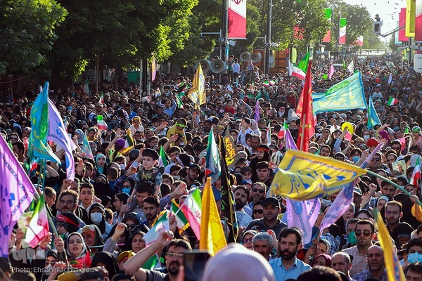 اجتماع عظیم «سلام فرمانده» مردم مومن و ولایت‌مدار زنجان در میدان انقلاب