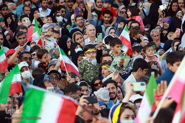 اجتماع عظیم «سلام فرمانده» مردم مومن و ولایت‌مدار زنجان در میدان انقلاب