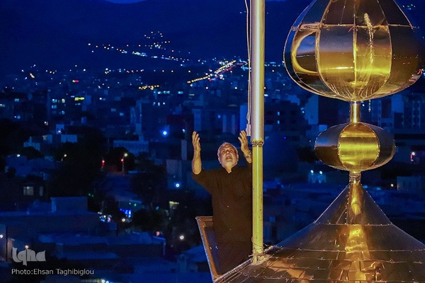 تعویض پرچم حسینیه اعظم زنجان‎‎