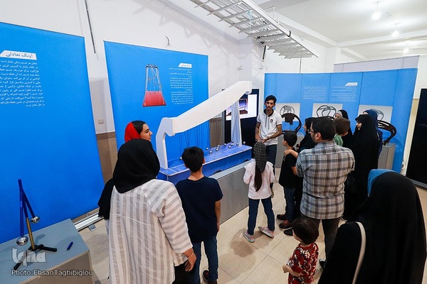 نمایشگاه سیار علوم و فناوری در زنجان