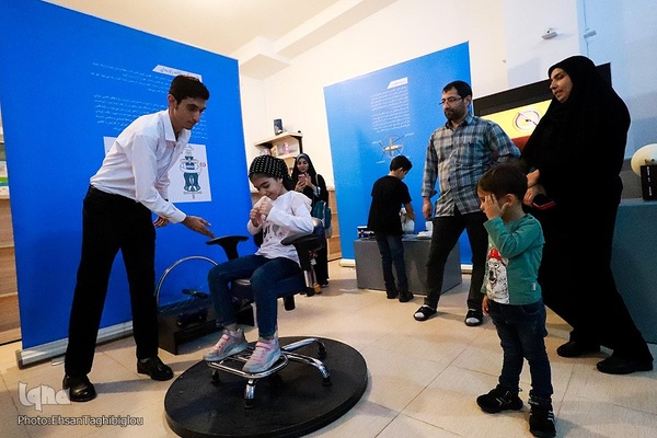 نمایشگاه سیار علوم و فناوری در زنجان