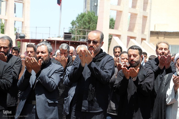 اقامه نماز ظهر عاشورا در زنجان