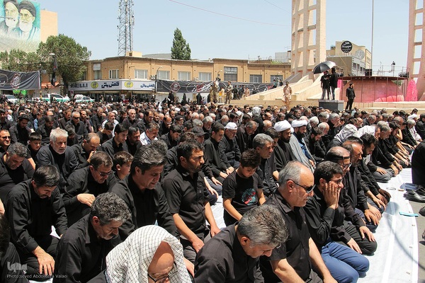 اقامه نماز ظهر عاشورا در زنجان