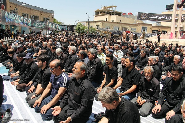 اقامه نماز ظهر عاشورا در زنجان