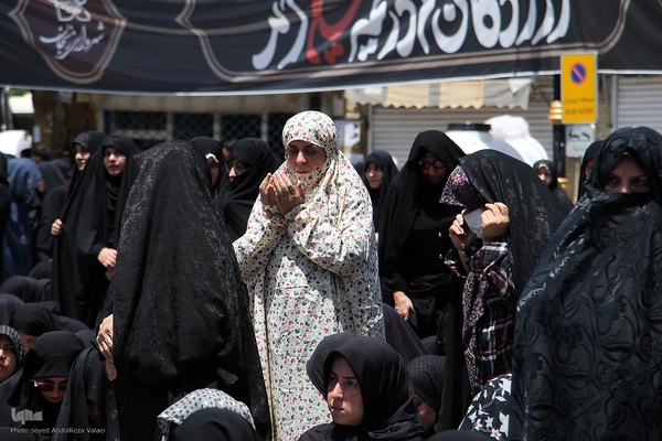 اقامه نماز ظهر عاشورا در زنجان