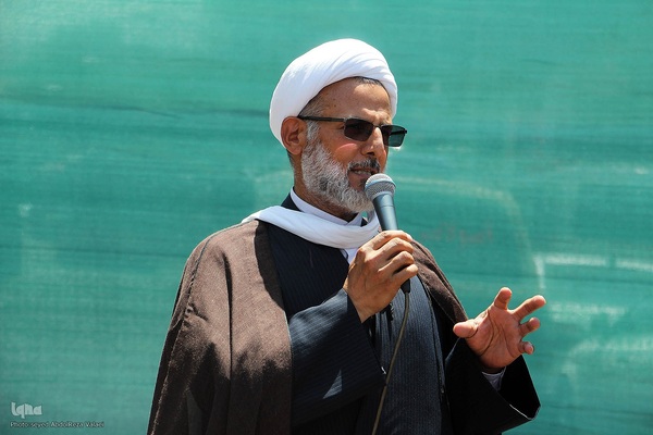 اقامه نماز ظهر عاشورا در زنجان