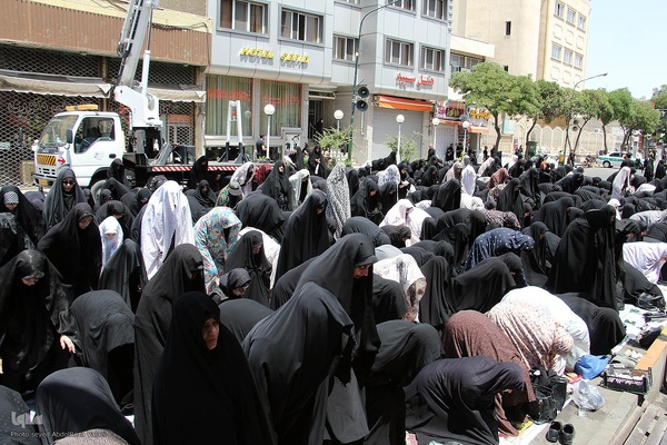 اقامه نماز ظهر عاشورا در زنجان