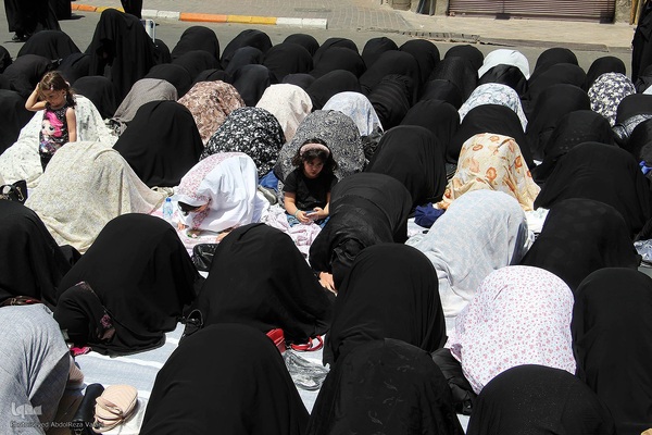 اقامه نماز ظهر عاشورا در زنجان