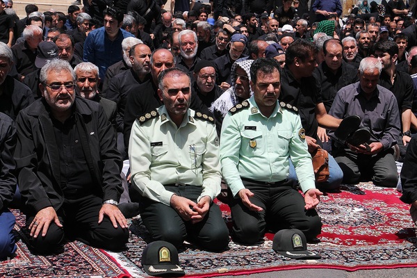 اقامه نماز ظهر عاشورا در زنجان