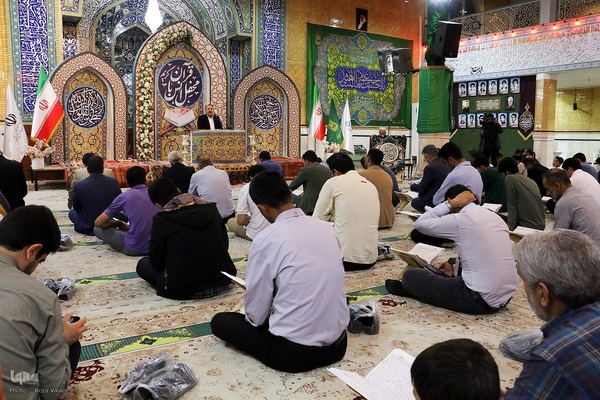 محفل بزرگ انس با قرآن در حسینیه اعظم زنجان