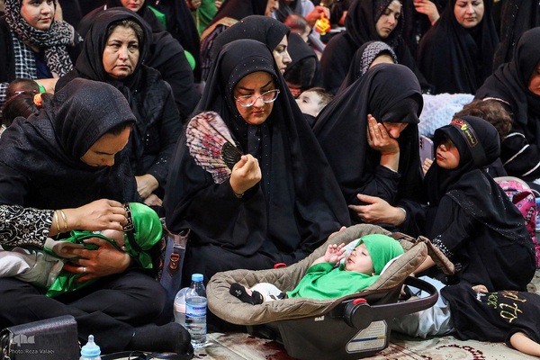 مراسم شیرخارگان حسینی در حسینیه اعظم زنجان