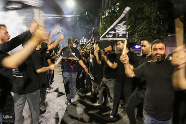 دسته عزاداری هیئت فاطمیون زنجان در شب عاشورا