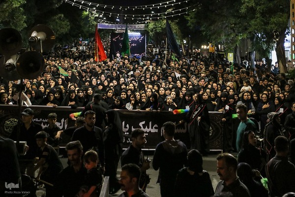 دسته عزاداری هیئت فاطمیون زنجان در شب عاشورا
