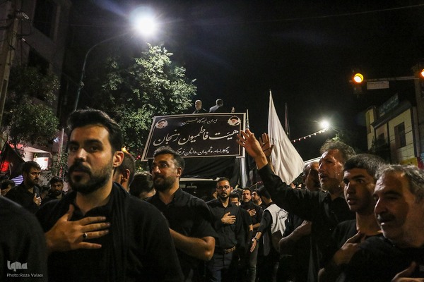 دسته عزاداری هیئت فاطمیون زنجان در شب عاشورا
