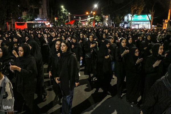 دسته عزاداری هیئت فاطمیون زنجان در شب عاشورا