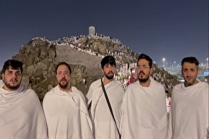 Le groupe de Tawashih Nour chante le Coran sur le mont Arafat, nuit de ‘Arafah