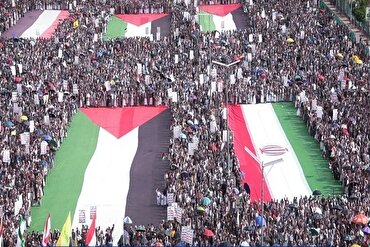 Pawai Rakyat Yaman dalam Memberi Selamat atas Kemenangan Iran Melawan Musuh Zionis