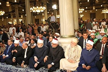 Perayaan Maulid Nabi (saw) di Masjid Imam Husain (as) Kairo