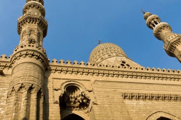 Quando la croce cristiana orna la moschea + FOTO