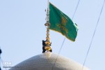 Sostituita la bandiera sulla cupola Santuario Imam Reza(AS) + FOTO