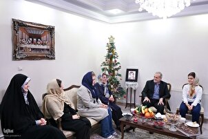 Natale: Presidente Iran fa visita alle famiglie di due martiri cristiani della Sacra Difesa