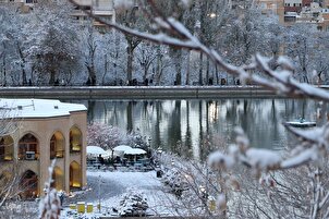 Tabriz ricoperta di neve negli ultimi giorni di autunno