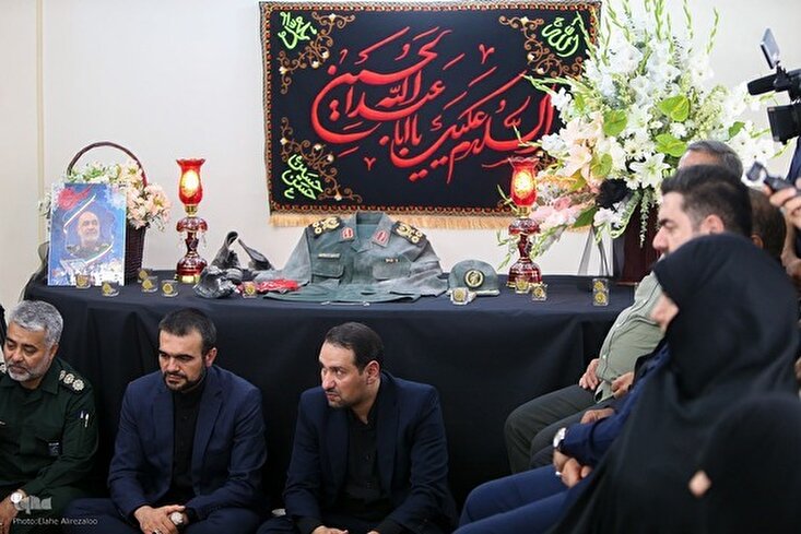 Nakilala ng mga Kasapi ng Iraniano na Pamayanang Quraniko ang Pamilya ni Heneral Salami