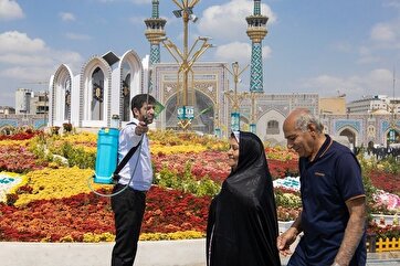 Galeria de Fotos: Aspersão de Água de Rosas no Santuário do Imam Reza(a.s)