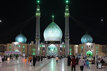 Aniversário de Martírio do Imam Sadiq é Lamentado na Mesquita de Jamkaran