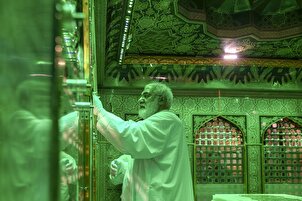 Picha: Hafla ya Kiheshima ya Kufuta Vumbi Yafanyika katika Haram Takatifu ya Imam Ridha (AS) Kabla ya Wiki ya Karamat