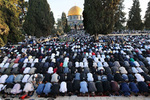 Yüz binden fazla Müslüman bayram namazını Mescid-i Aksa'da kıldı