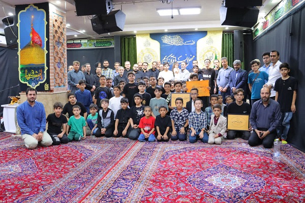منادی در ایستگاه پنجاه و هفتم + عکس